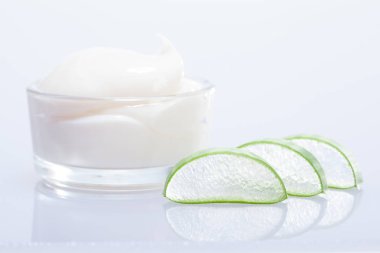 Krem ve aloe bileşimi