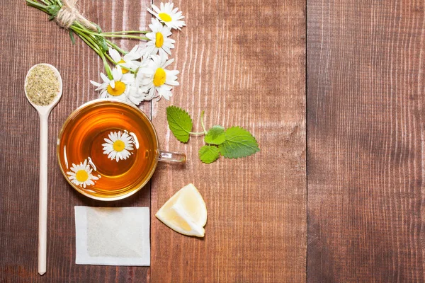 Çay ve chamomiles bileşimi
