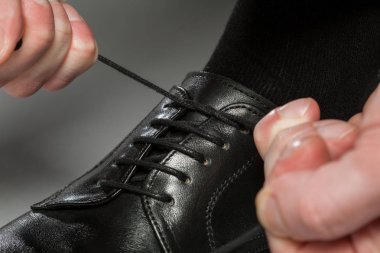 Eller bağcıklarımı bağla