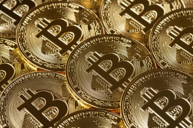 Parlak altın bitcoins yakın çekim