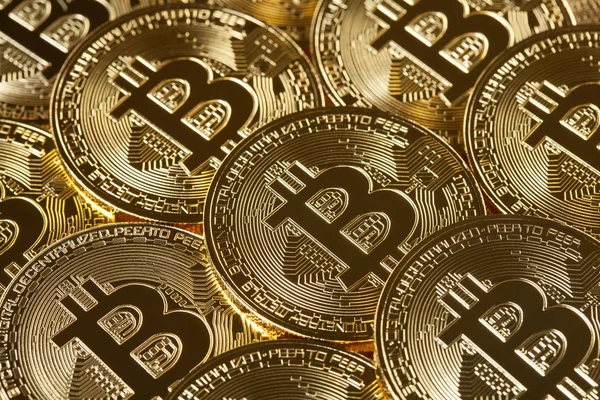 Κοντινό Πλάνο Της Λαμπερή Χρυσή Bitcoins — Φωτογραφία Αρχείου