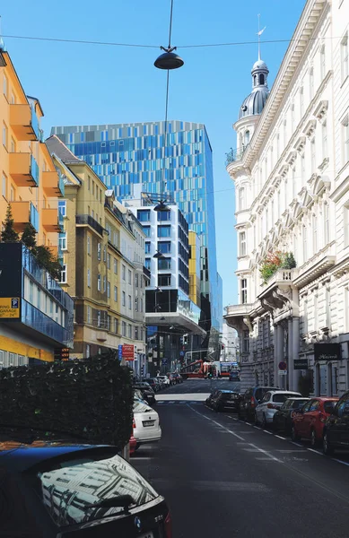 Wien, Österreich - 21. September 2019: farbenfroher, moderner Blick auf die Wiener Straßen — Stockfoto