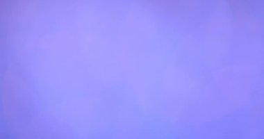 Yavaşça mavi arka planda büyük odaklı bokeh daireler çiziyor.