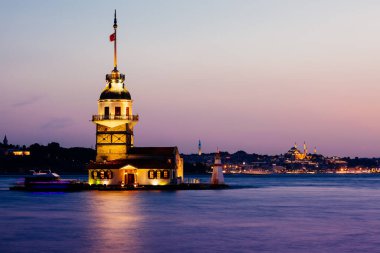 Gün batımında Bakire Kulesi, İstanbul, Türkiye