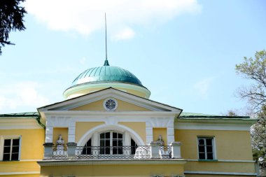 Brattsevo, Skhodna Nehri 'nde bir malikane kompleksi. Moskova, Rusya. 1813-1815 yılları arasında inşa edilmiş..