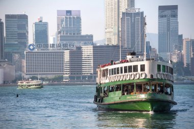 Ünlü yıldız Victoria Harbour, Hong Kong vapuru geçişi