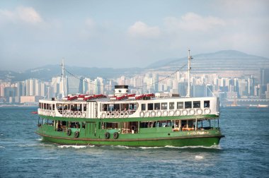 Hong Kong'un Star vapuru Victoria Harbour geçişi