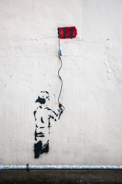 Grafitis de dinamita usando un cable eléctrico colgante en una pared en Hong Kong — Foto de Stock