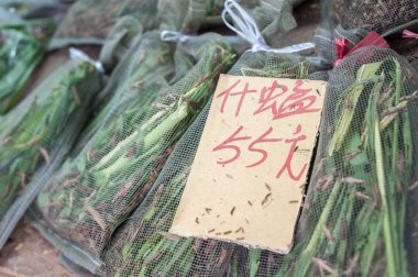 Yuen Po Kuş Pazarı, Mong Kok, Hong Kong satışa Torbalı çekirge