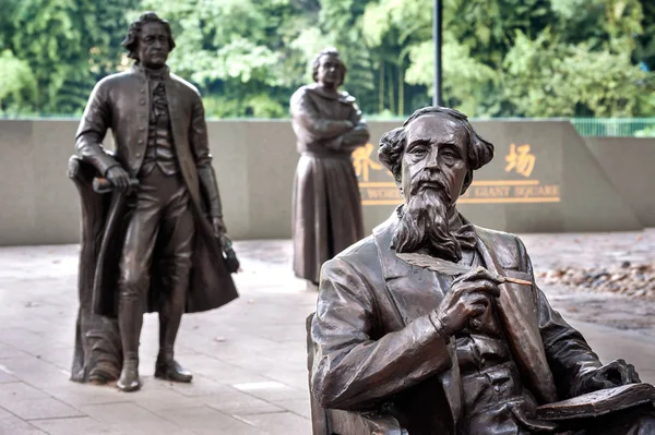 チャールズ ・ ディケンズ世界文学的な巨大な広場、魯迅公園、上海での像 ロイヤリティフリーのストック画像