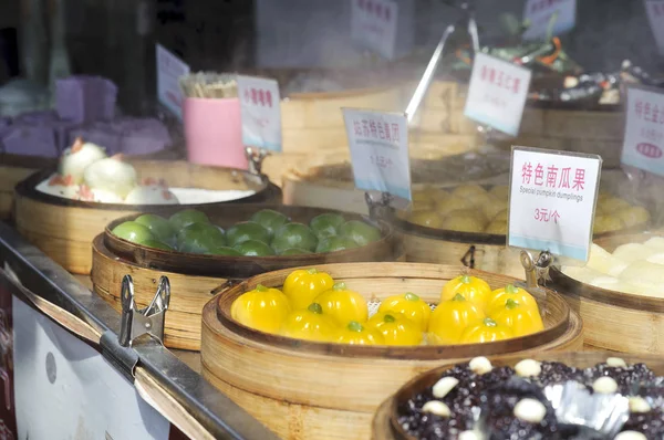 Sweet snack stall on Pingjiang ancient street, Suzhou, China — Stock Photo, Image