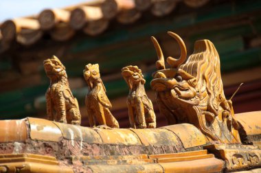 Yasak Şehir, Beijing çatısında süslü seramik figürler