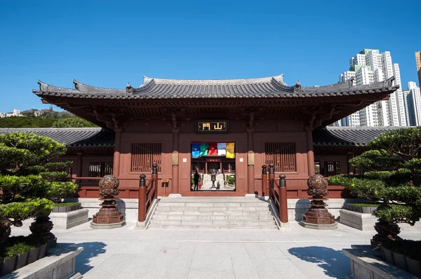 Główną bramą na Chi Lin klasztor w Kowloon, Hong Kong — Zdjęcie stockowe