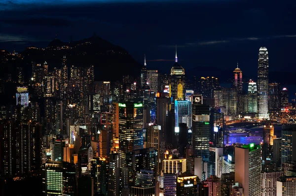 Hong Kong Island felhőkarcolók éjjel — Stock Fotó