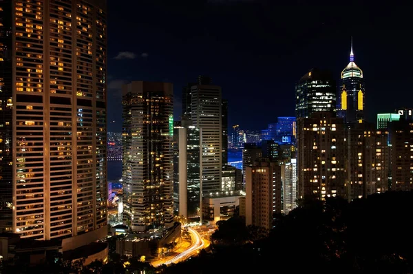 Cidade da Ilha de Hong Kong e arranha-céu Central Plaza à noite — Fotografia de Stock