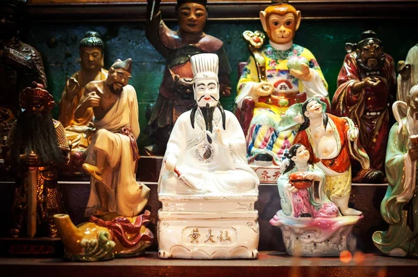 A szobor a kínai Isten Wong Tai bűn a Hong Kong-templom — Stock Fotó