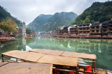 Tuojiang Nehri, Fenghuang antik kenti, Çin gemilerde