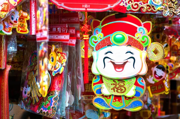 Chinese God of Wealth Cai Shen, hanging at a Hong Kong market stall — Stock Photo, Image