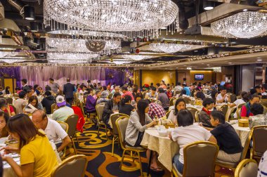 Hong Kong 'da işlek bir Dim Sum restoranı.