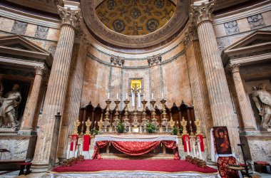 Yüksek sunak, Alessandro Specchi (1668-1729) tarafından tasarlandı, Pantheon, Roma 'da