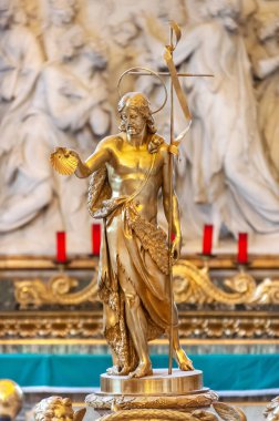 Basilica Papale di Santa Maria Maggiore, Roma 'daki Altın İsa heykeli