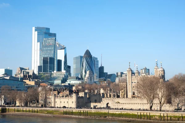 Torre Londres Con Vistas Edificio Gherkin Los Rascacielos Ciudad Londres — Foto de Stock