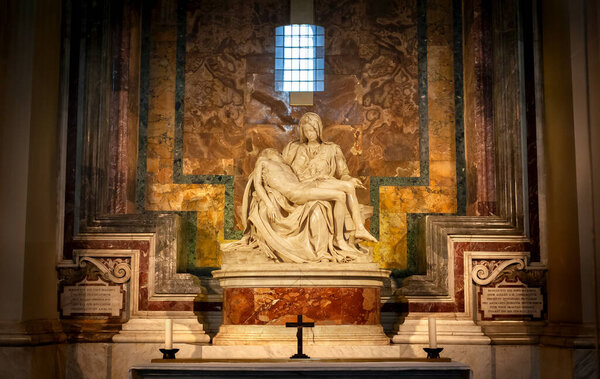 РИМ, ИТАЛИЯ - 30 июня 2017 - Piet by Michelangelo at St. Peter 's Basilica, Vatican City, Rome
