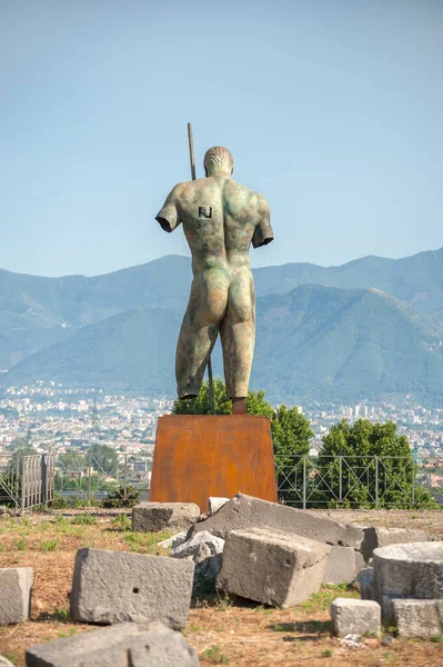 Escultura Bronce Igor Mitoraj Mira Hacia Campo Durante Una Exposición — Foto de Stock