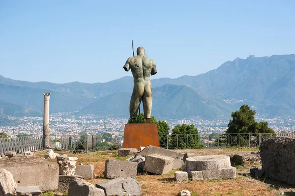 Escultura Guerrera Bronce Igor Mitoraj Mira Hacia Las Colinas Campania — Foto de Stock