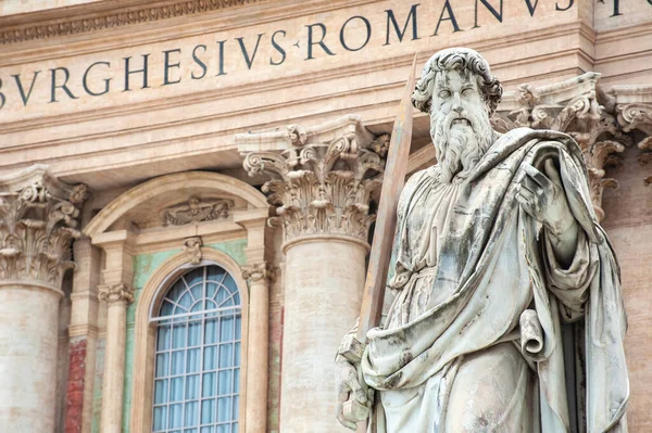 Staty Paul Står Framför Peterskyrkan Peterstorget Vatikanstaten Rom — Stockfoto