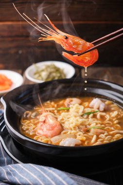 Ramen Deniz Çorbası