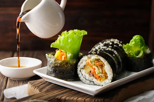 Kimbup veya Gimbup geleneksel bir Güney Kore yiyeceğidir..