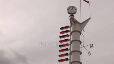 Dia nublado en el medidor de velocidad del viento en Barcelona