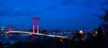 15 Temmuz Şehitler Köprüsü (15 Temmuz Sehitler Koprusu). İstanbul Boğazı Köprüsü, gece. İstanbul, Türkiye