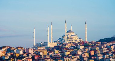 CAMLICA MOSQUE, İstanbul, Türkiye. Camlica Camii Türkiye 'nin en büyük camii.  