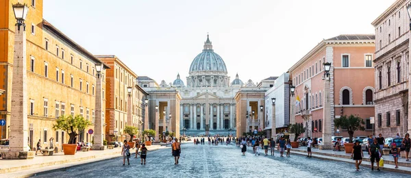 Vatican City Italy 2019 베드로 광장과 바티칸 시의성 베드로 대성당 — 스톡 사진