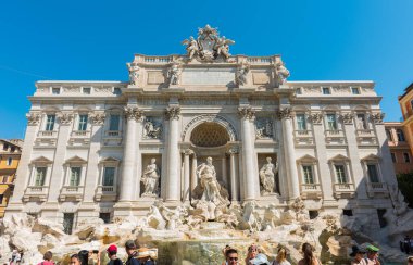 ROME, ITALY - 30 Haziran 2019: Trevi Fountain (Fontana di Trevi), İtalya. Trevi Çeşmesi Roma 'daki en büyük Barok çeşmesidir.
