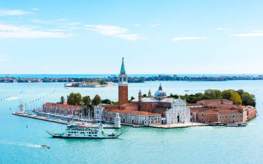 Venedik, İtalya. San Giorgio Maggiore Adası ve San Giorgio Maggiore Kilisesi çan kulesinden (Campanile di San Marco 'dan). 