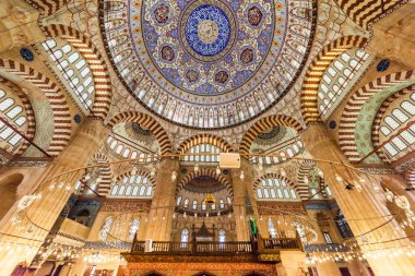 EDIRNE, TURKEY - 26 Ocak 2020: Edirne, Türkiye 'deki Selimiye Camii iç görünümü. Bu Osmanlı İmparatorluk Camii Mimar Sinan tarafından tasarlandı.