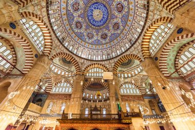 EDIRNE, TURKEY - 26 Ocak 2020: Edirne, Türkiye 'deki Selimiye Camii iç görünümü. Bu Osmanlı İmparatorluk Camii Mimar Sinan tarafından tasarlandı.