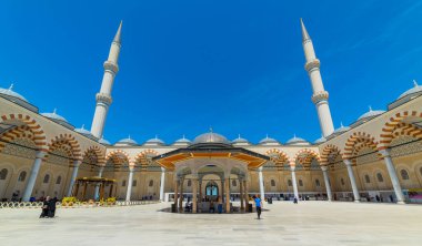 İSTANBUL, TURKEY - 21 Mayıs 2019: CaMLICA MOSQUE, İstanbul, Türkiye. Camlica Camii Türkiye 'nin en büyük camii.  