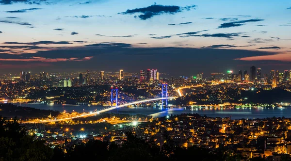 Stanbul Boğazı Köprüsü Gün Batımında Temmuz Şehitler Köprüsü Camlica Hill — Stok fotoğraf