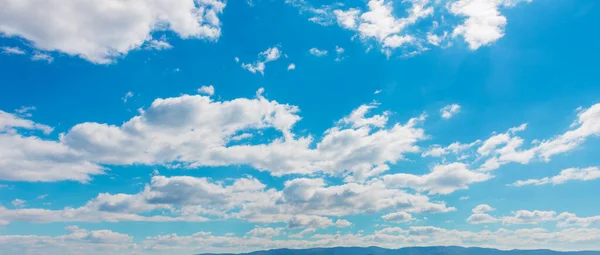 Céu Azul Com Nuvens Belo Tempo Fresco — Fotografia de Stock