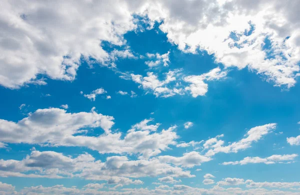 Céu Azul Com Nuvens Belo Tempo Fresco — Fotografia de Stock