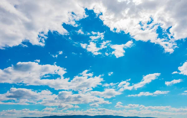 Céu Azul Com Nuvens Belo Tempo Fresco — Fotografia de Stock