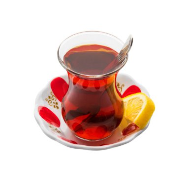 Geleneksel çay tabağıyla geleneksel bardakta Türk çayı. İnce belli, limon dilimli Türk çayı bardağı. İzole edilmiş beyaz arka plan. Kesme Yolu