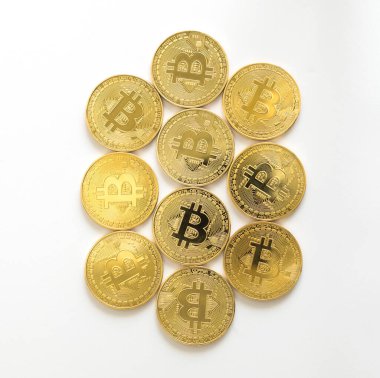 Bitcoin beyaz arkaplanda izole edildi.