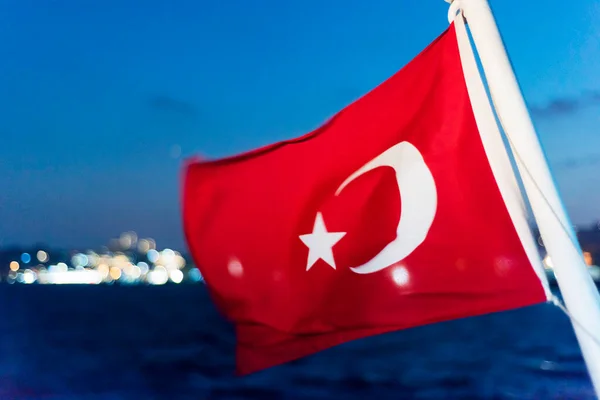 Flaga Turecka Niebieskim Tle Nieba — Zdjęcie stockowe
