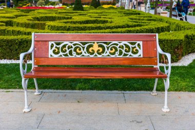 Bahçedeki Ahşap Park Benç