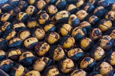 Kestane rengi. Lezzetli kavrulmuş kestane.